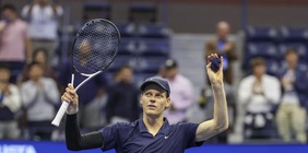 Sinner in semifinale allo US Open: dominato in tre set il derby con Musetti