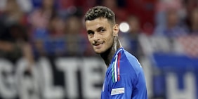 Scamacca non ce la fa e lascia il ritiro Italia: le condizioni del ginocchio