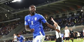 Kean decisivo in Nazionale: gol che sblocca tutto contro l'Estonia e... altro balletto