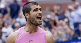 Alcaraz vola in finale agli US Open contro Sinner: Djokovic ko in tre set