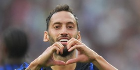 Inter, turbo olandese e carica turca per fare risultato ad Amsterdam