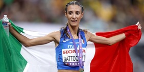 Nadia, il sorriso di bronzo della storia