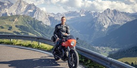 Eternal City Moto Show 2025, Kaffeemaschine: eleganza Guzzi tra viaggio e sportività