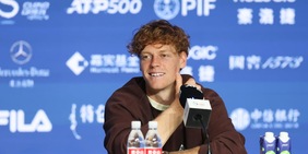 Sinner spiega: "Sto cercando di aggiungere qualcosa di nuovo". E quella battuta sul golf...