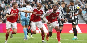 L'Arsenal ribalta il Newcastle al 96', Arteta a -2 dal Liverpool. Tris Aston Villa