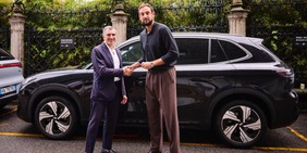 Geely accelera in Italia: partnership con LBA e Marco Belinelli nuovo volto del marchio