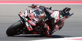 Bezzecchi strepitoso in Indonesia: è pole. Notte fonda Bagnaia, Marquez 9º