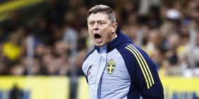 Svezia, Gyokeres-Isak non bastano. Furia tifosi contro il ct ex Milan: “Vattene basta**o”