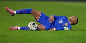 Mbappé e l'infortunio con la Francia, l’ex Juve Deschamps si difende: "Prima che lo sostituissi..."