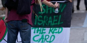 "Israele va espulso dal calcio": l'Italia scende in campo, Udine scende in piazza contro il genocidio