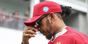 Hamilton ad Austin ci mette la faccia: "Le voci su Horner non sono di aiuto"