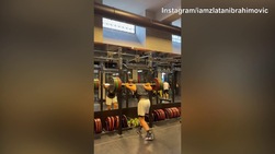 Ibra, che forza: sabato di pesi in palestra!