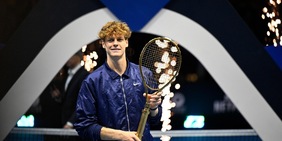 Sinner in versione mostro, Alcaraz si inchina al Re