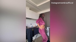Il balletto di Ambra Angiolini diventa virale: che risate!