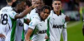 Laurienté-Pinamonti, colpo Sassuolo a Cagliari: Grosso a -2 dalla Juve