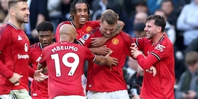 United, ti salva De Ligt! Gol all'ultimo respiro e Tottenham beffato. Arsenal frenato dal Sunderland