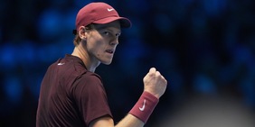 Sinner domina un Auger-Aliassime malconcio: esordio con successo alle Nitto ATP Finals di Torino