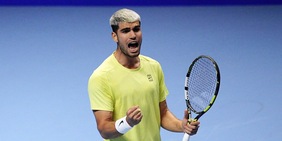 Alcaraz troppo forte, Musetti ko in due set: Carlos chiude il 2025 come numero 1 davanti a Sinner!