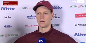 Sinner: "Stagione incredibile anche senza quei tre mesi". Poi giudica se stesso così e sulla finale...