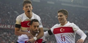 Calhanoglu trascina la Turchia di Yildiz e Montella. Poker Spagna, ok Austria e Galles