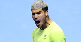 Strapotere Alcaraz, Auger-Aliassime si arrende: sarà super finale con Sinner a Torino