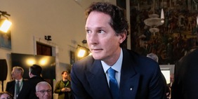 Eredità Agnelli, John Elkann in tribunale in Svizzera: scontro faccia a faccia con la madre