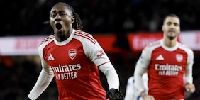 Arsenal in fuga, poker al Tottenham: Richarlison da centrocampo non basta