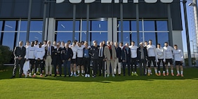 Da Platini a Tacconi: i campioni del mondo Juve 1985 alla Continassa, sorrisi e abbracci con Spalletti e Yildiz