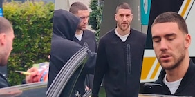 Vlahovic, esami terminati al J Medical: foto e selfie con i tifosi Juve