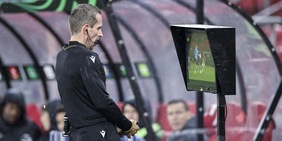 Var, possibili novità dal Mondiale in poi per doppi gialli e corner. E sulle ribattute dei rigori...