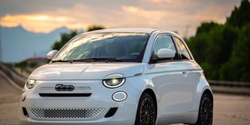 Fiat 500 Hybrid, la city car torna a Mirafiori