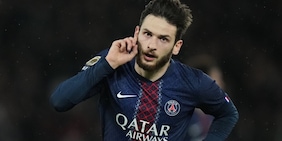 Il Psg torna a vincere trascinato da Kvaratskhelia, ma resta alle spalle del Lens