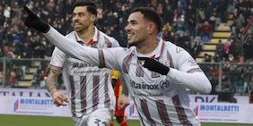 Bonazzoli-Sanabria gol: la Cremonese batte il Lecce e aggancia il Sassuolo. Nicola vede l’Europa