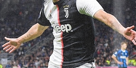 Gli auguri Juve all'ex scatenano i tifosi: "Quando eravamo re", "Mi manchi", "Non l'avrei preso a quel prezzo ma..."