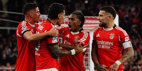 Conte, due schiaffi da Mourinho in Champions: Napoli a rischio eliminazione! City ok, Arsenal primo