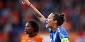 Linari, l’appello dal cuore: “Genitori, lasciate libere le bambine e fatele sognare”