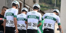 "Ci hanno sparato in corsa": terrore nel ciclismo, vivi per miracolo. Succede in Italia