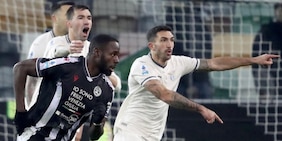 Gli arbitri fanno infuriare Lotito. Lazio, Pec alla Lega di Serie A: "Basta imparzialità"