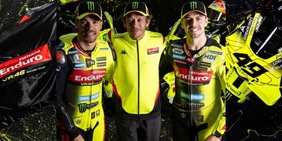 Valentino Rossi toglie il velo alle nuove Ducati VR46: "Per competere ovunque"