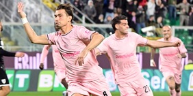 Il Palermo batte lo Spezia: Segre gol, Inzaghi a -1 dal Monza. Il Modena torna a vincere col Pescara