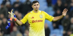 Calciomercato Inter, Dibu Martinez può essere il dopo Sommer. E se Perisic esce dalla Champions…