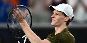 Sinner piega Darderi in tre set e vola ai quarti dell’Australian Open: ecco chi sfiderà