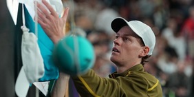 "Il cliente più pericoloso": Djokovic per Sinner che scava nel cuore degli avversari, "Ha vinto troppe volte"