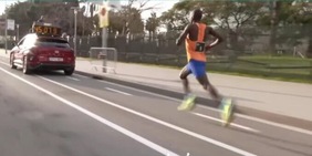 Falso il record mondiale di Kiplimo in mezza maratona. Ha sfruttato la scia