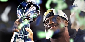 Super Bowl, l'America dell'amore dà uno schiaffo a Trump