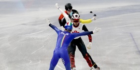 Arianna Fontana guida l’Italia nella storia: splendido oro nella staffetta mista short track