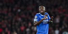 Lampo Vinicius: il Real va. Attivato protocollo antirazzismo, gara sospesa 10 minuti: cosa è successo