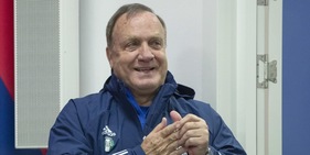 Advocaat si dimette da ct del Curaçao per la figlia malata: "La famiglia viene prima del calcio"
