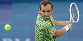 Sinner e Alcaraz, avete visto? Il vero Medvedev è tornato, Aliassime battuto in scioltezza