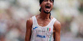 Capolavoro Aouani, 2h04:26 record a Tokyo